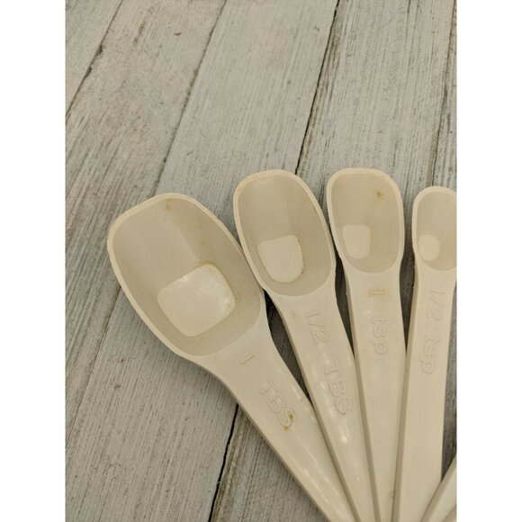 Tailor Made Almond 6 Piece Measuring Spoons 1/8 tsp-1 Tblsp - Picture 3 of 5